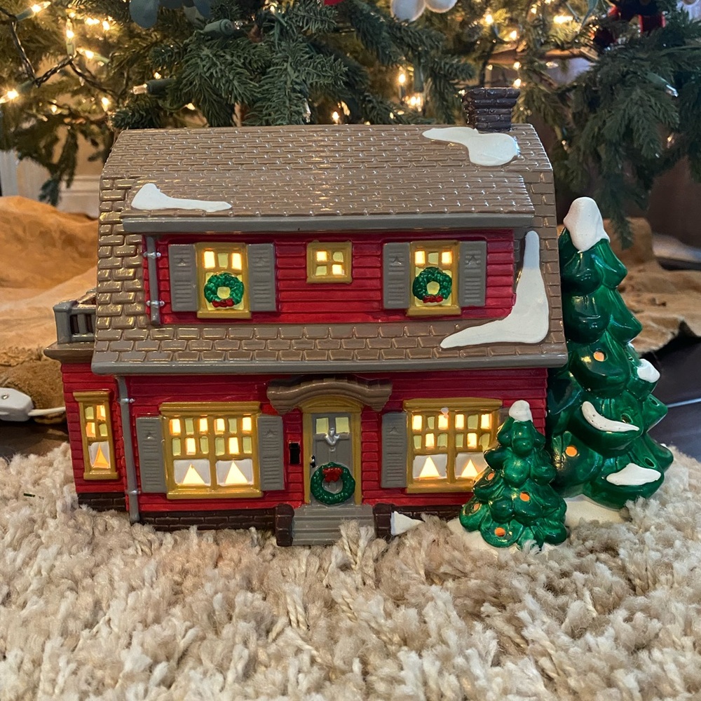 The Original Snow Village “Dutch Colonial” Department 56